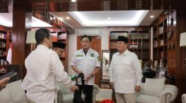 Ketua Umum Partai Gerindra Prabowo Subianto menerima silaturahmi politik dari Yusril Ihza Mahendra Ketua Umum Partai Bulan Bintang (PBB). (Dok. Tim Media Prabowo Subianto)