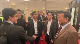 Menteri Pertahanan RI Prabowo Subianto akrab dan fasih berbincang menggunakan Bahasa Jerman dengan mahasiswa Indonesia.  (Dok. Tim Media Prabowo Subianto) 

