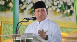 Menteri Pertahanan Prabowo Subianto menghadiri Haul Akbar Sulthounul Qulub Alhabib Munzir Almusawa ke-10 di Kawasan Rajawati, Pancoran, Jakarta Selatan, Minggu, 28 Mei 2023. (Dok. Tim Media Prabowo Subianto)