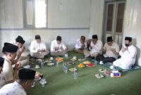 Sekjen Partai Gerindra Ahmad Muzani bersilaturahmi dengan pimpinan pondok pesantren Giri Kusumo, KH Munif Muhammad Zuhri. (Dok. Tim Media Prabowo)