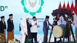 Presiden Joko Widodo (Jokowi) didampingi Menteri Pertahanan Prabowo Subianto membuka Muktamar Sufi Internasional 2023 di Sahid International Convention Center, Pekalongan, Jawa Tengah. (Instagram.com/@prabowo)
