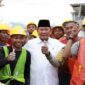 Ketua Umum Partai Gerindra Prabowo Subianto saat bersama Masyarakat. (Facbook.com/@Prabowo Subianto)

