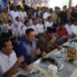 Calon Presiden nomor urut 2, Prabowo Subianto Ngopi Bareng Warga dan Relawan di Kedai Kopi Aceh. (Dok. Tim Media Prabowo-Gibran)
