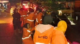 Penanganan banjir yg dilakukan tim Gabungan, di kabupaten Kolaka, Sulawesi Tenggara. (Dok. BPBD Kabupaten Kolaka)